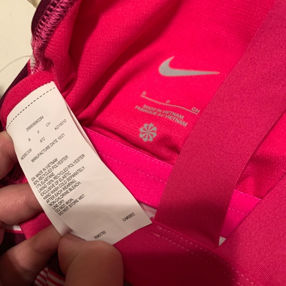 Nike top swimwear/workout top small new with tag - Picture 4 of 4